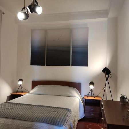 Apartment By The Beach! With Large Balcony! サン・マルティーニョ・ド・ポルト エクステリア 写真