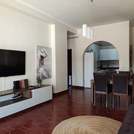 Apartment By The Beach! With Large Balcony! サン・マルティーニョ・ド・ポルト エクステリア 写真