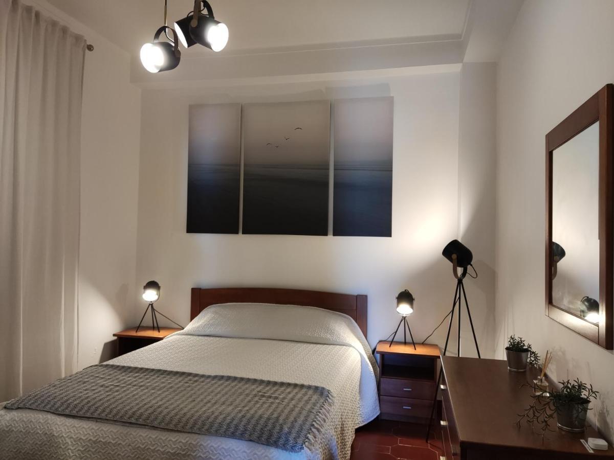 Apartment By The Beach! With Large Balcony! サン・マルティーニョ・ド・ポルト エクステリア 写真