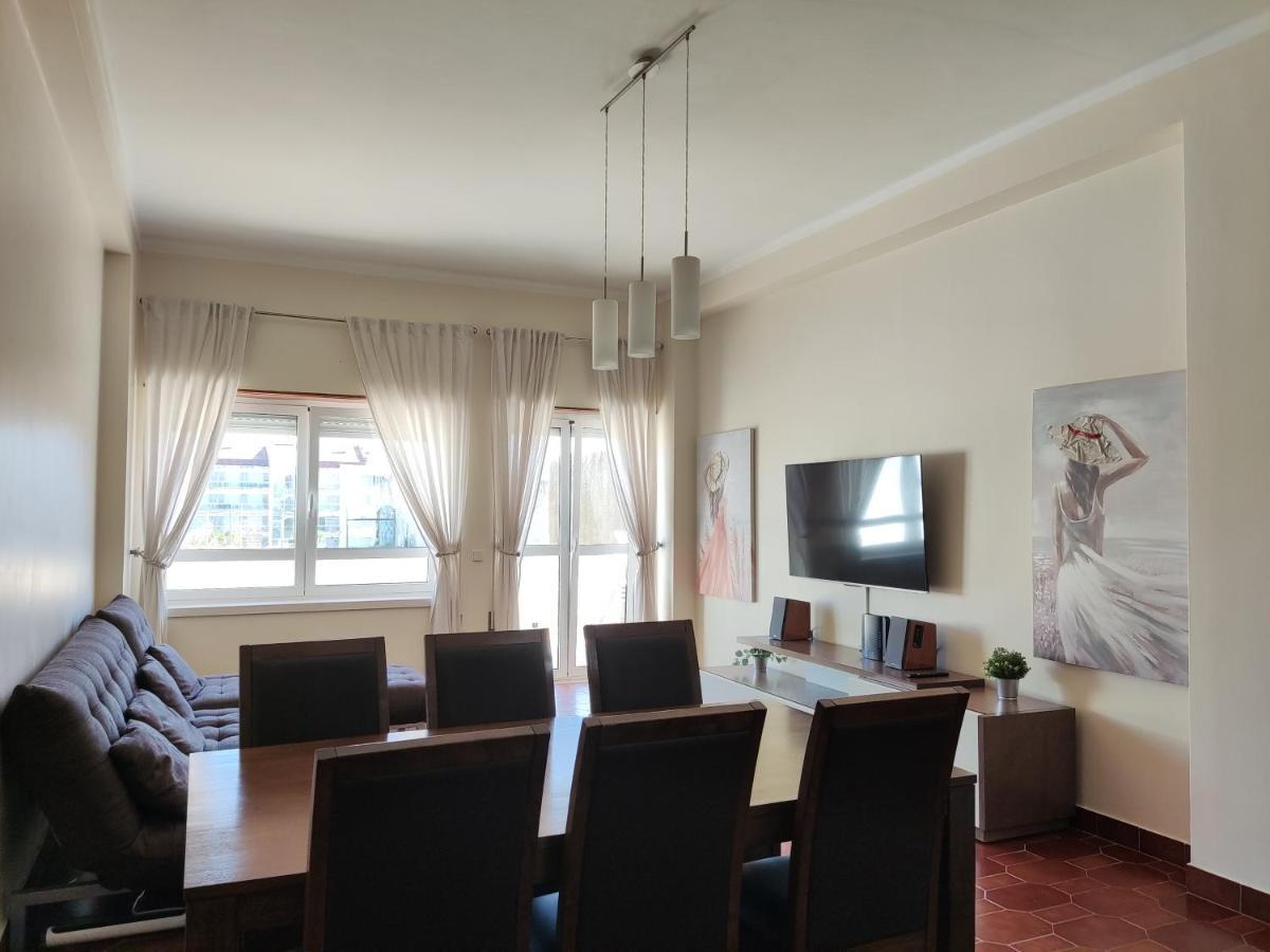 Apartment By The Beach! With Large Balcony! サン・マルティーニョ・ド・ポルト エクステリア 写真