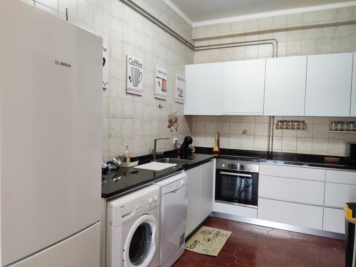 Apartment By The Beach! With Large Balcony! サン・マルティーニョ・ド・ポルト エクステリア 写真