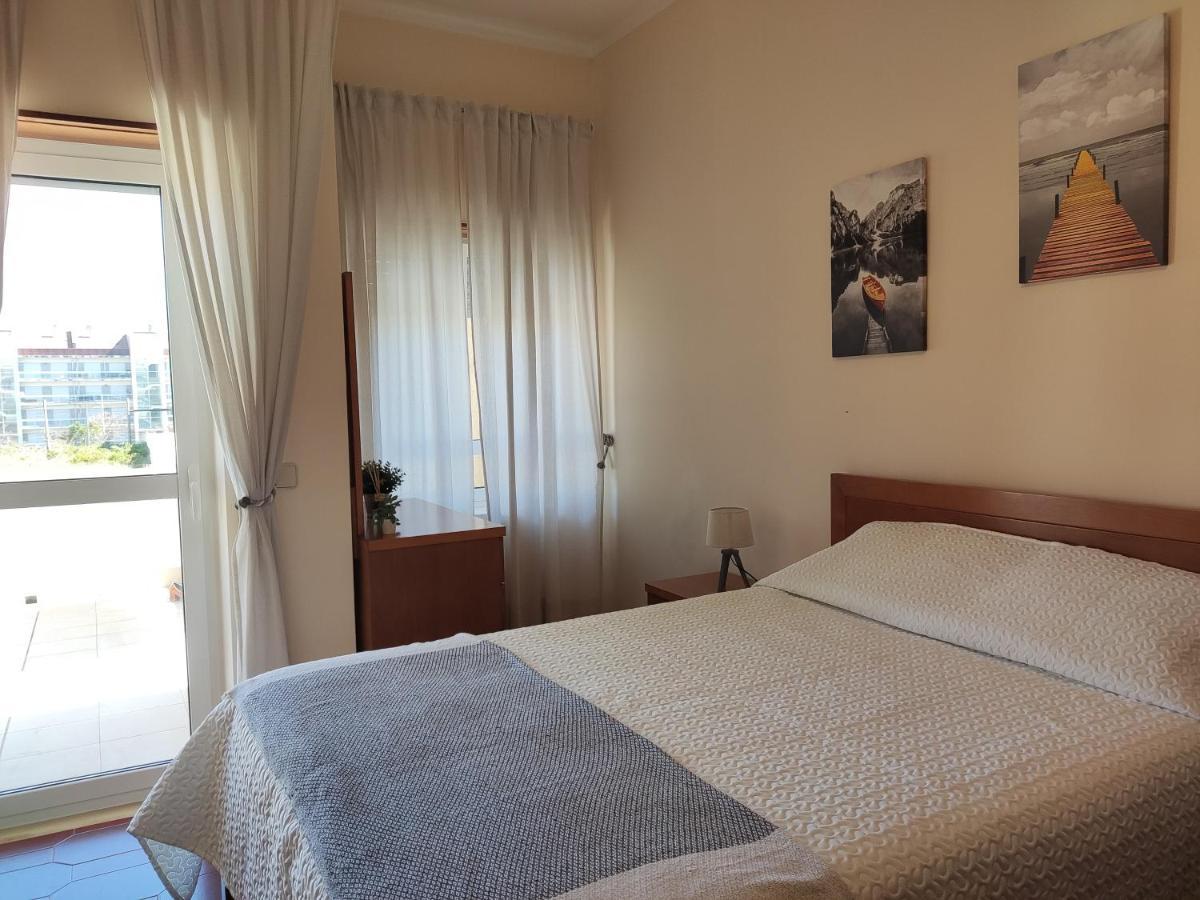 Apartment By The Beach! With Large Balcony! サン・マルティーニョ・ド・ポルト エクステリア 写真
