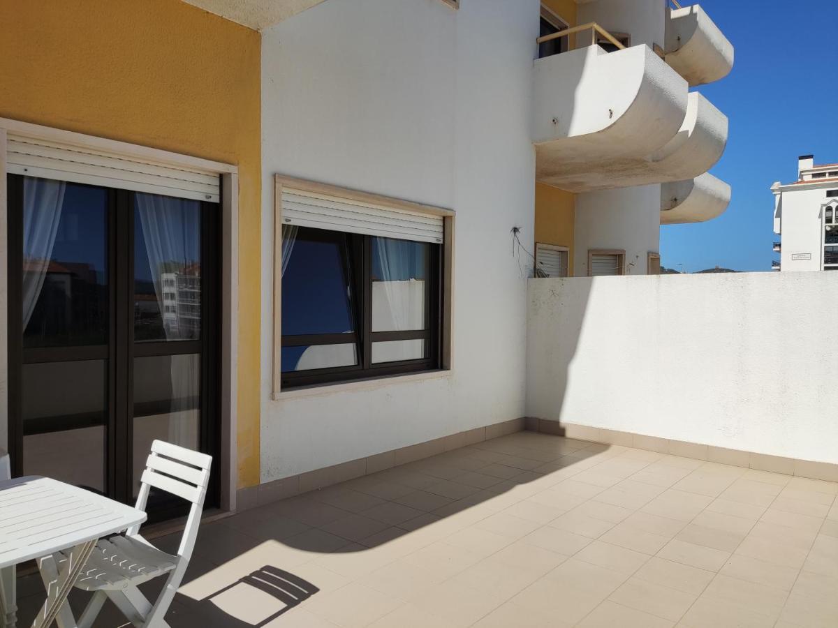 Apartment By The Beach! With Large Balcony! サン・マルティーニョ・ド・ポルト エクステリア 写真